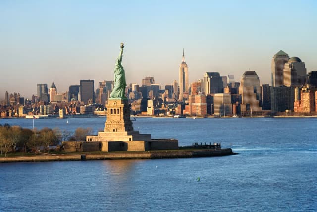 new-york-statue.webp